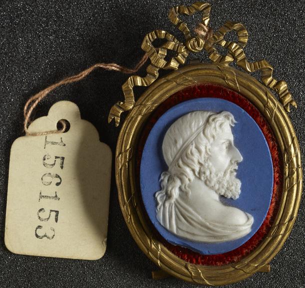 Blue and white oval cameo depicting Hippocrates(?)