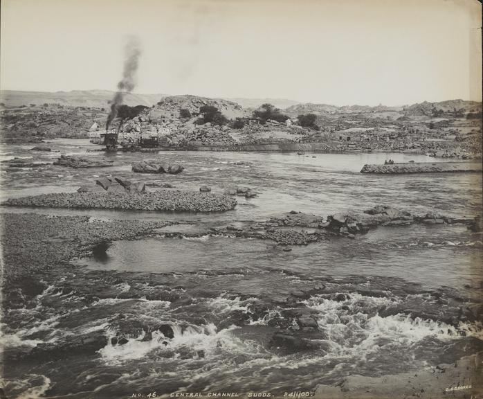 Aswan Dam under construction: Central Channel Sudds