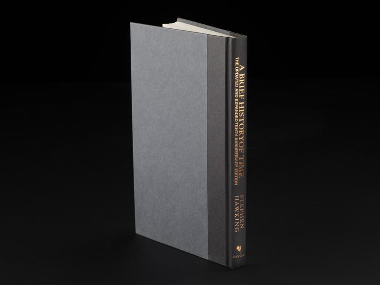 Book: A Brief History of Time, 10th anniversary edition