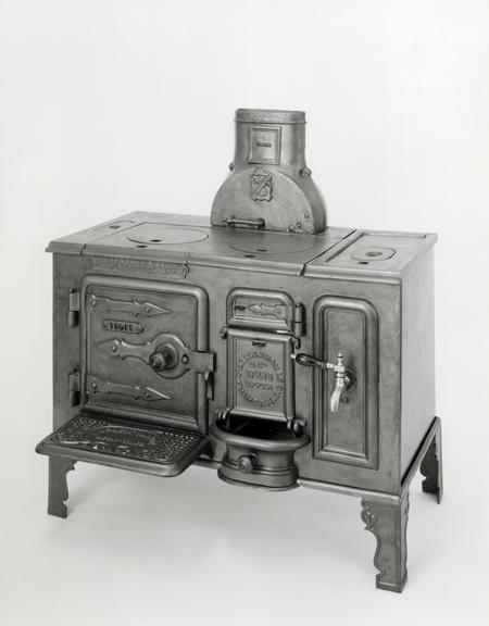 The Larbert portable cast iron closed cooking range