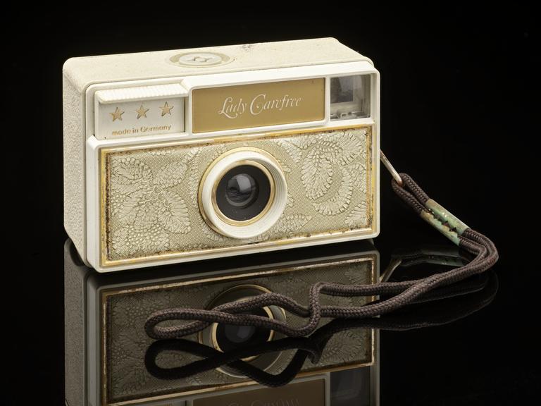 Lady carefree camera for 126 cartridge