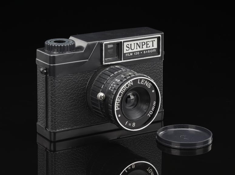 Camera, Sunpet | Science Museum Group Collection
