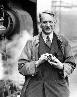 Foul Weather Mackintosh, Railair Link Host