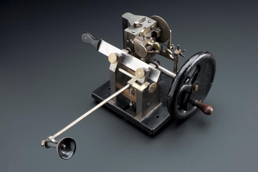 Microtome by Minot, with accessory apparatus and case (microtomes)