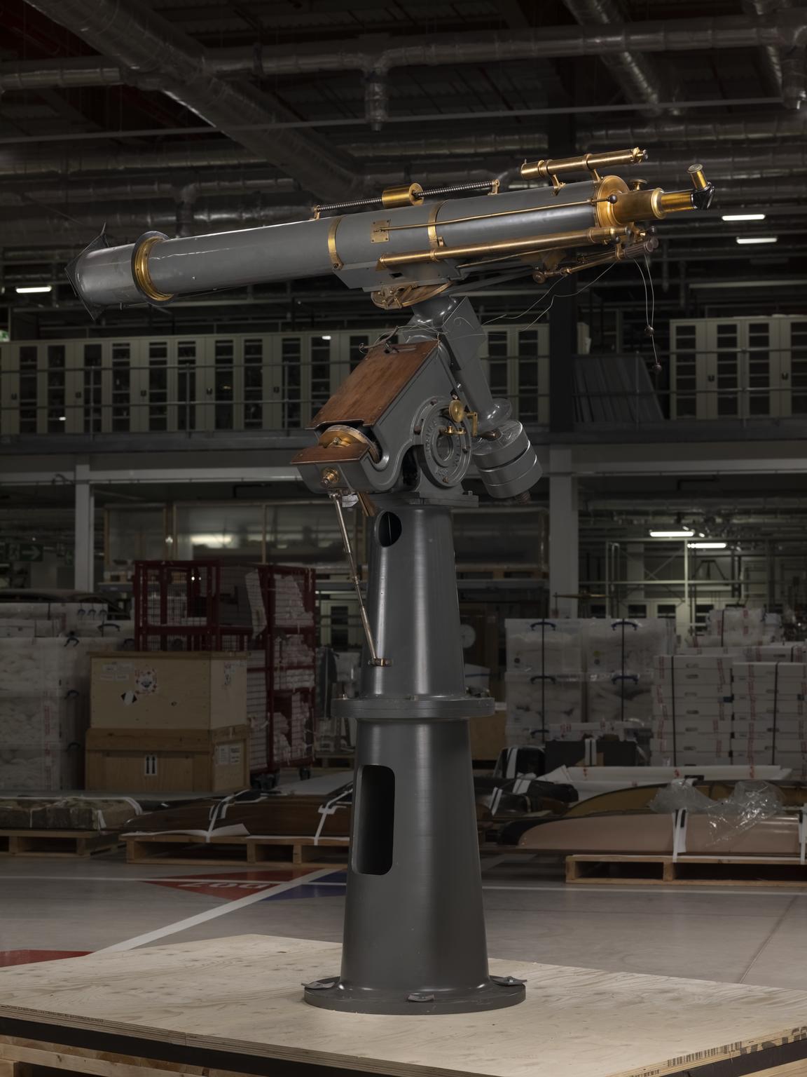 Refracting telescope with observatory mounting, 1884 | Science Museum ...