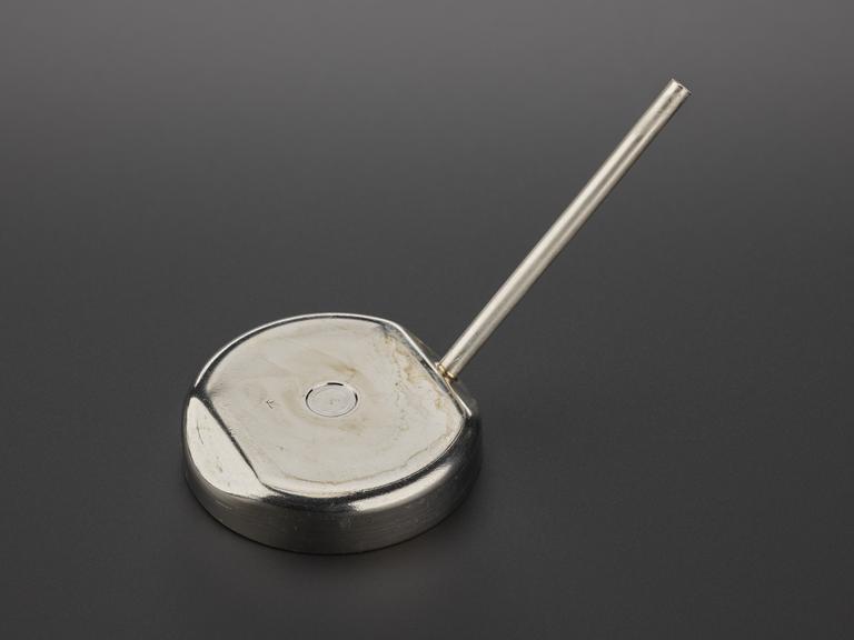 Metal cap with protruding metal rod