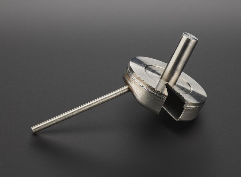 Hollow metal disc with wedge shape sliced out