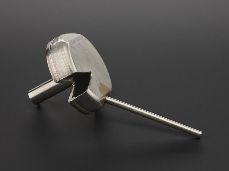 Hollow metal disc with wedge shape sliced out