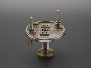 Metal disc with space for oscillobar
