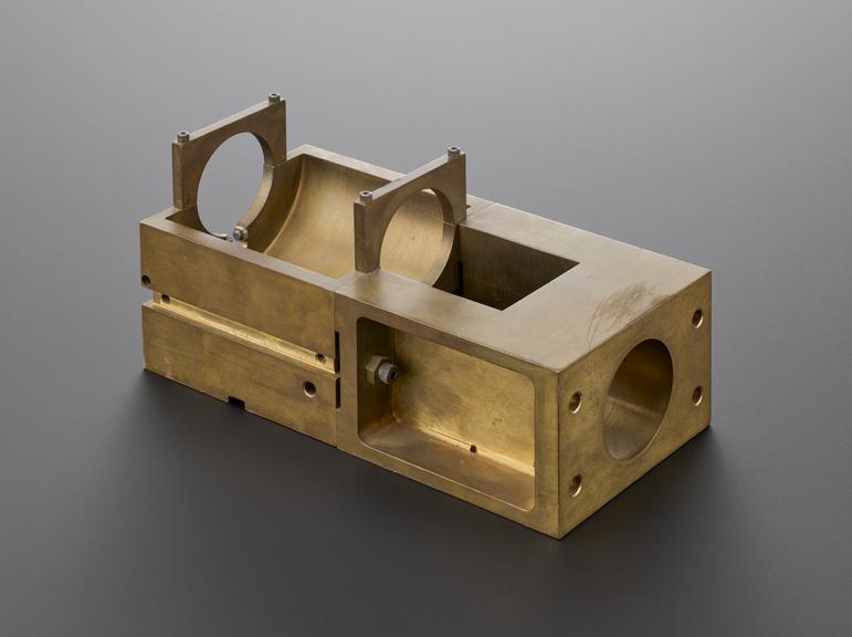 Test mount for oscillogyro