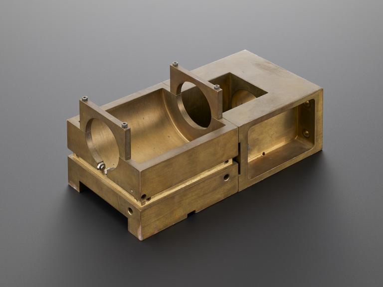 Test mount for oscillogyro