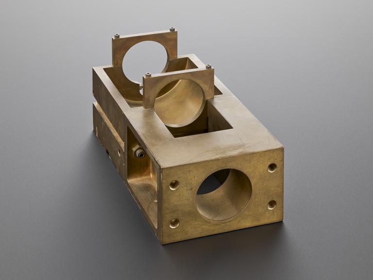 Test mount for oscillogyro