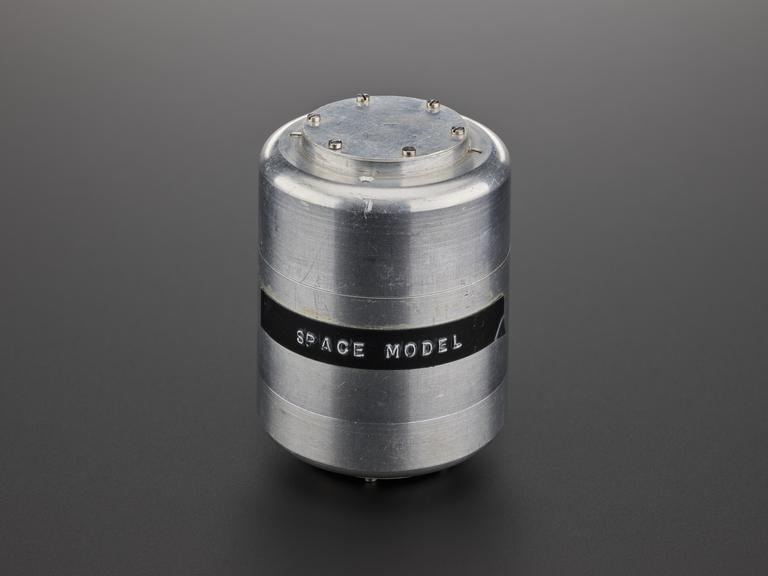 Space model of exterpimental oscillogyro