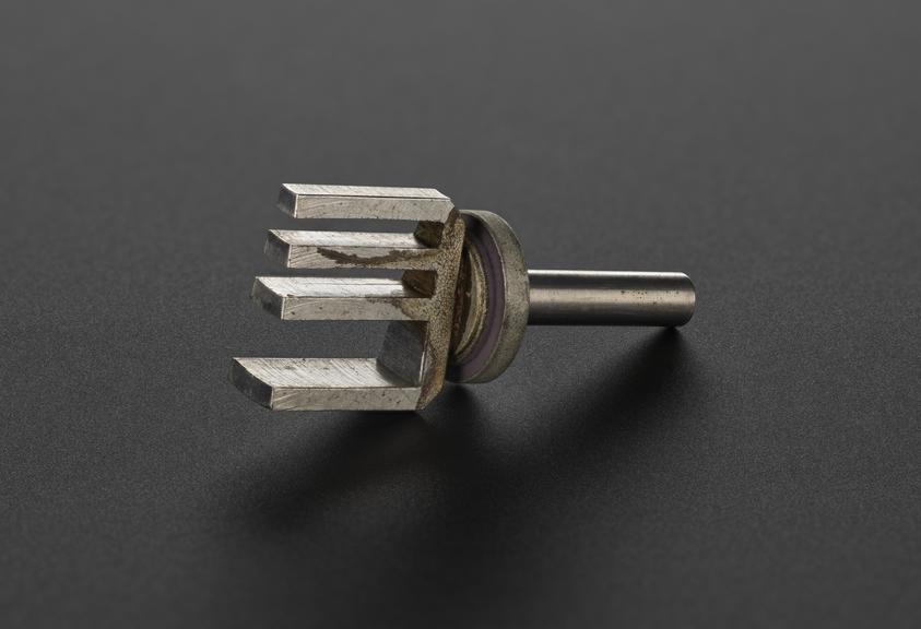 Insulated pickoff fork for oscillogyro