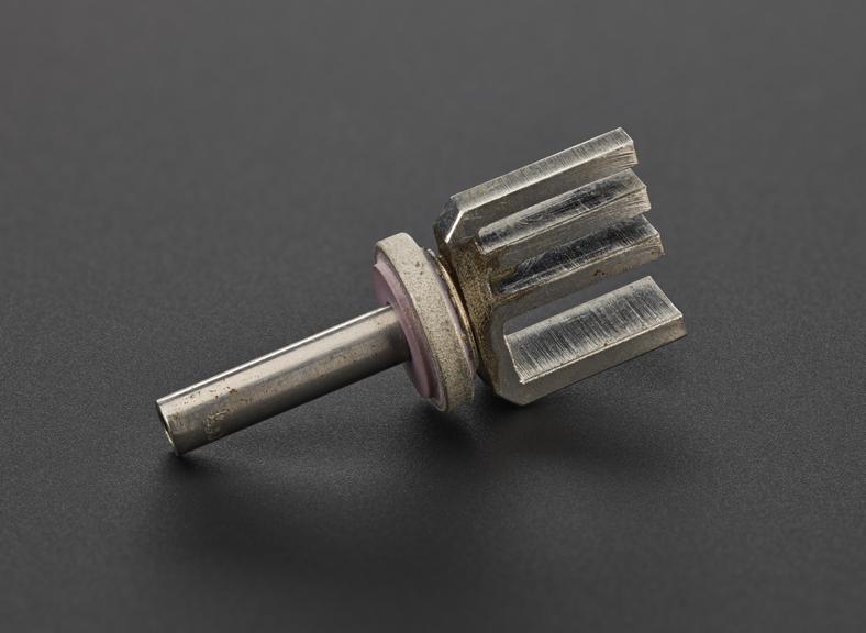 Insulated pickoff fork for oscillogyro