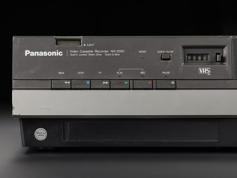 Panasonic NV2000 VHS Video Recorder, 1981 | Science Museum Panasonic NV2000 VHS Video Recorder, 1981 | Science Museum
