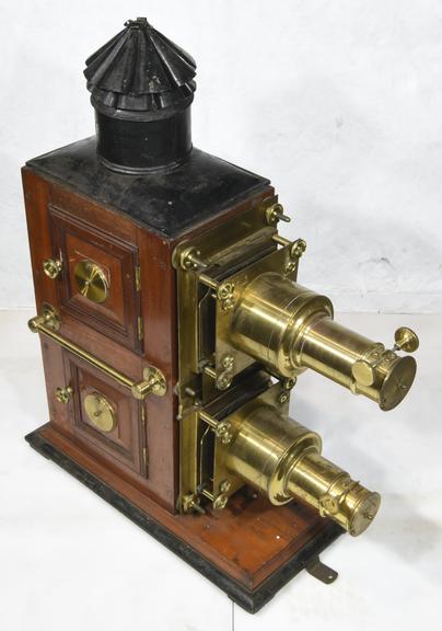 Biunial magic lantern