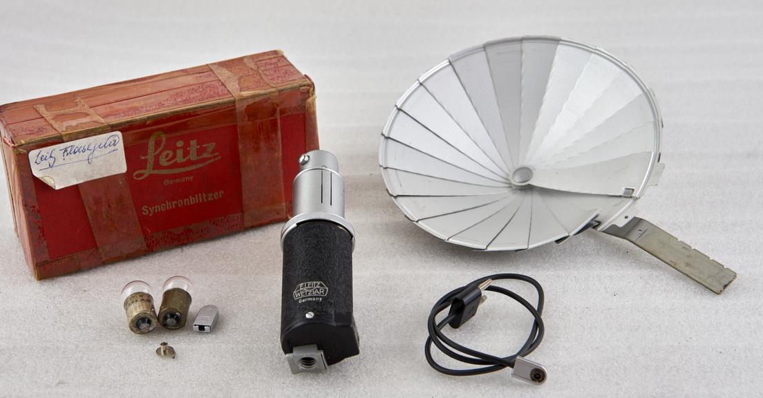 Leitz Flashgun With Collapsible Reflector