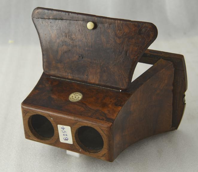 Stereoscopic viewer