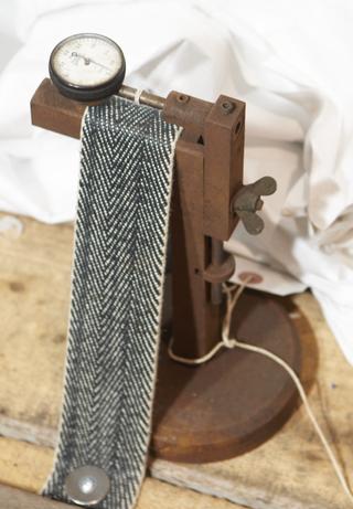 Bench hardness gauge