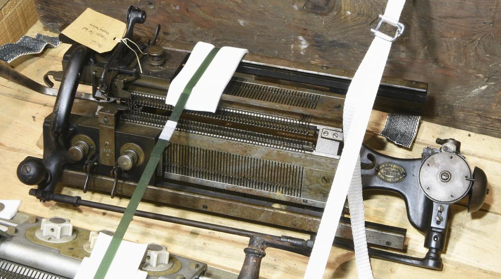 Flat bed knitting machine mechanism only