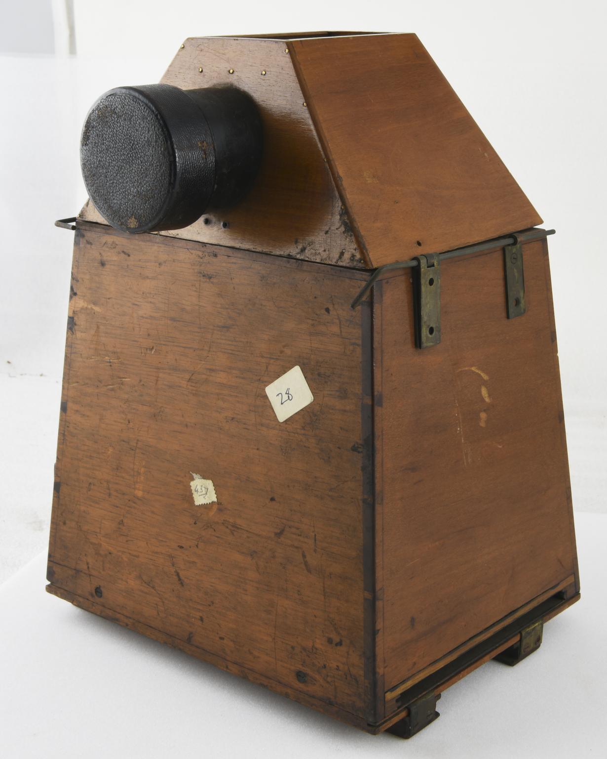 Wooden viewer/mirrored box | Science Museum Group Collection