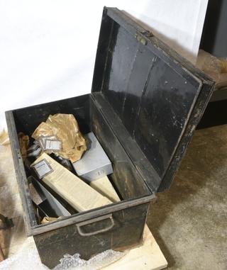 Mutosnap Photograph Frames and Magazines for Photographic Booth by Photoweigh Ltd