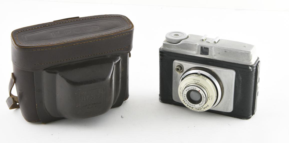 Ilford Sporti rollfilm camera for No.120 film for 12 exposures on 2 1/4"