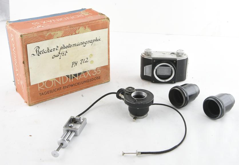 The 'Reichert' photomicrographic camera for perforated 35mm dilm