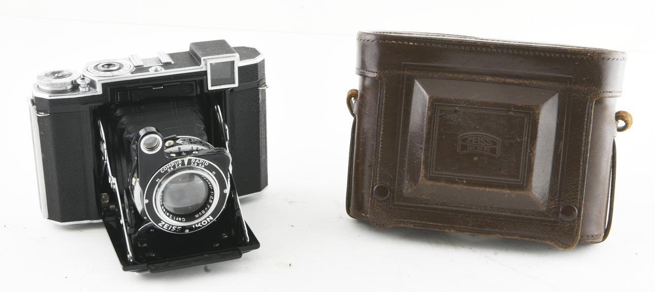 Zeiss Super Ikonta 532/16 self-erecting folding camera for No.120 giving 11 exposures 2 1/4 x 2 1/4"