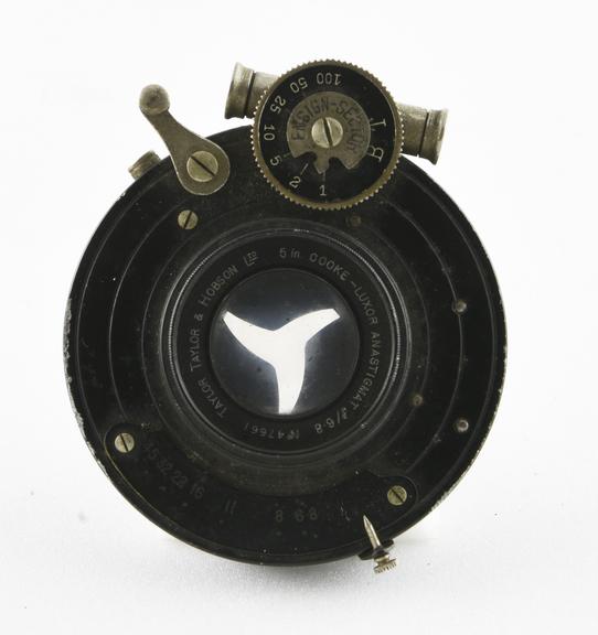 Cooke-Luxor Anastigmat Lens.