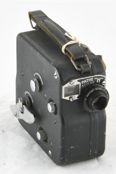 Pathe H cine camera uses 9.5m film in daylight loading chargers holding 30ft of film