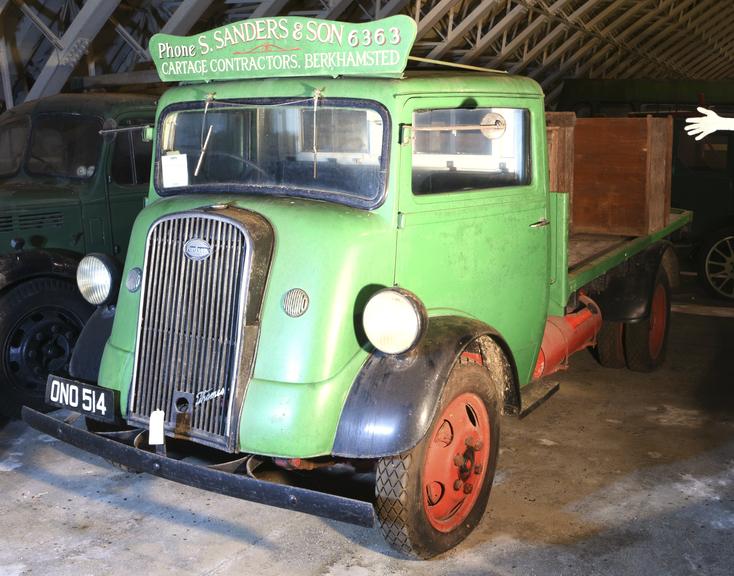 Fordson 7V flat-bed