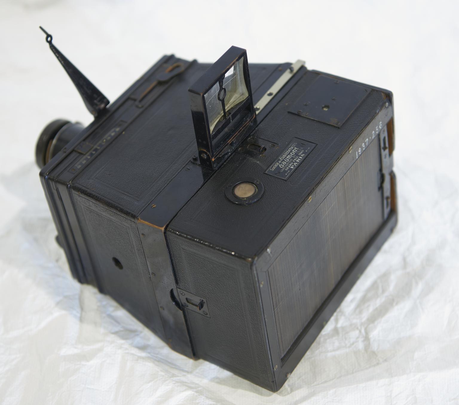 First Press Camera Gaumont Press Camera, c 1900 | Science Museum Group Collection