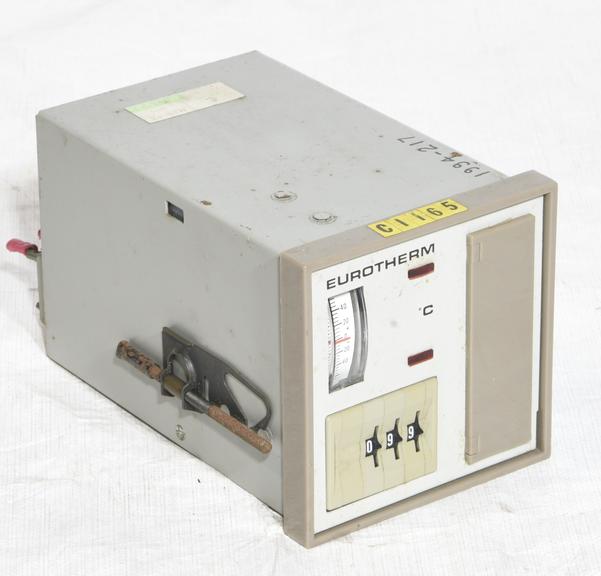 Eurotherm Temperature Controller with Edgewise Scale