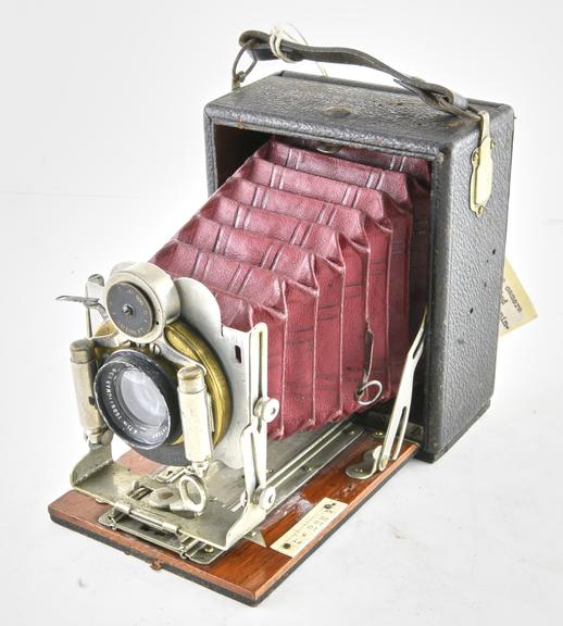 Folding bellows hand camera for plates or sheet film