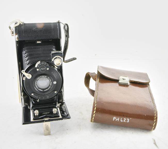 Nagel folding bellows camera for rollfilm N0