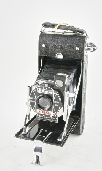 Soho Myna Model SK 12 self-erecting bellows camera for rollfilm No.120 2 1/4 x 3 1/4"