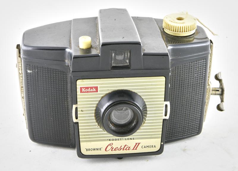 Kodak Brownie Cresta II box camera for 12 exposures 2 1/4" x 2 1/4" on 120 rollfilm