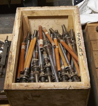 Box of spindles for use with M1 type ring spinning frame