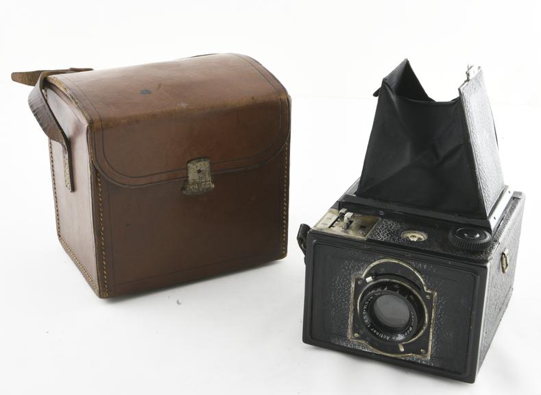 Reflex box camera for rollfilm No.120 negative suze 2 1/4 x 3 1/4