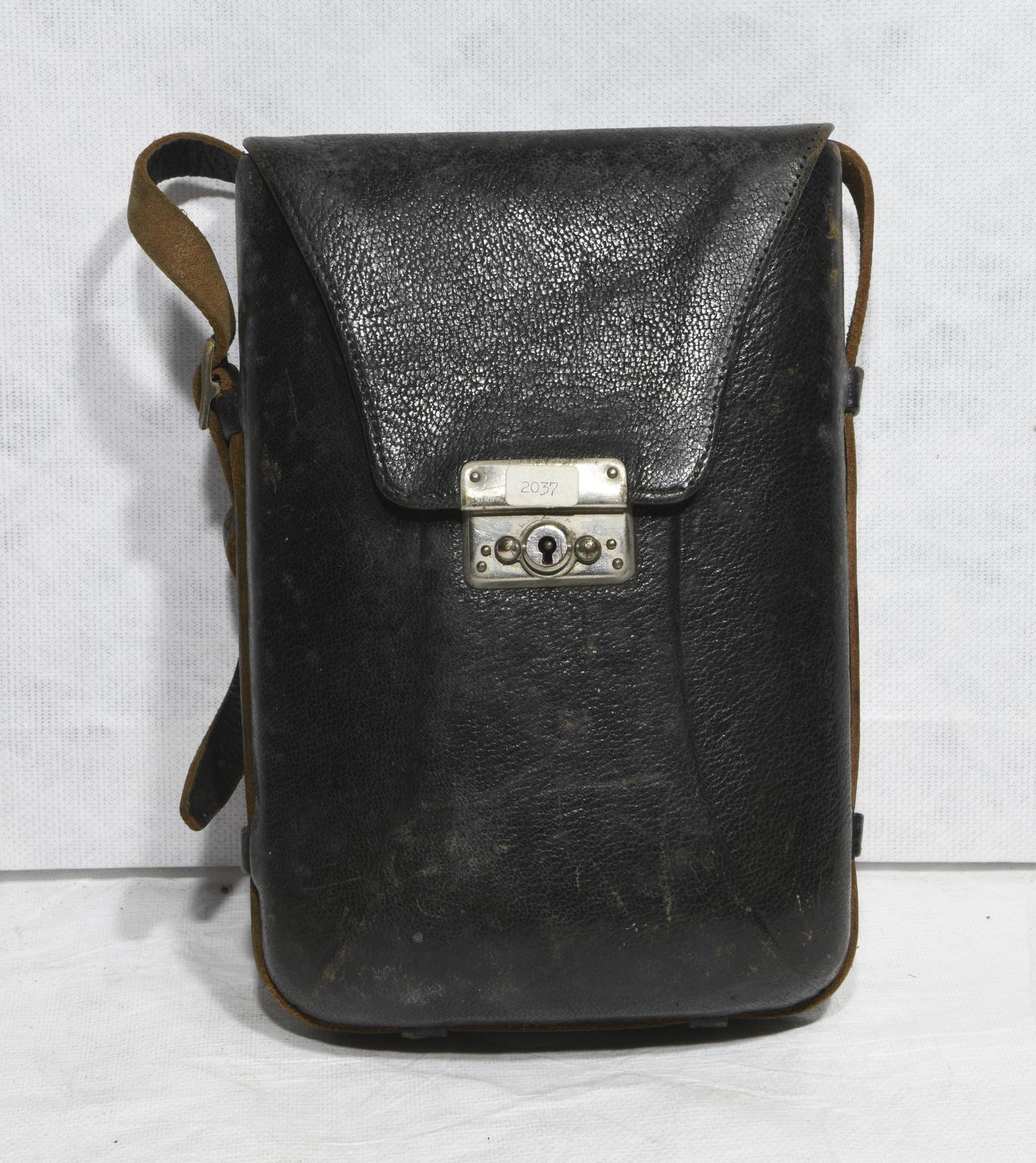 cine-Kodak magazine 16 lined leather camera case