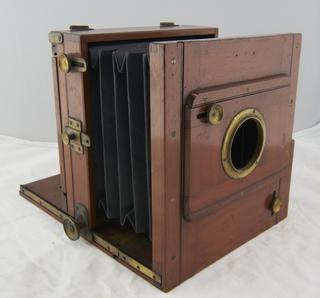 folding bellows field or stand camera