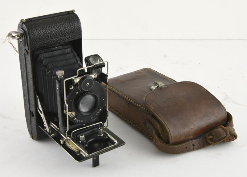 Rollfilm camera using rollfilm No120 2 1/4 x 3 1/4"