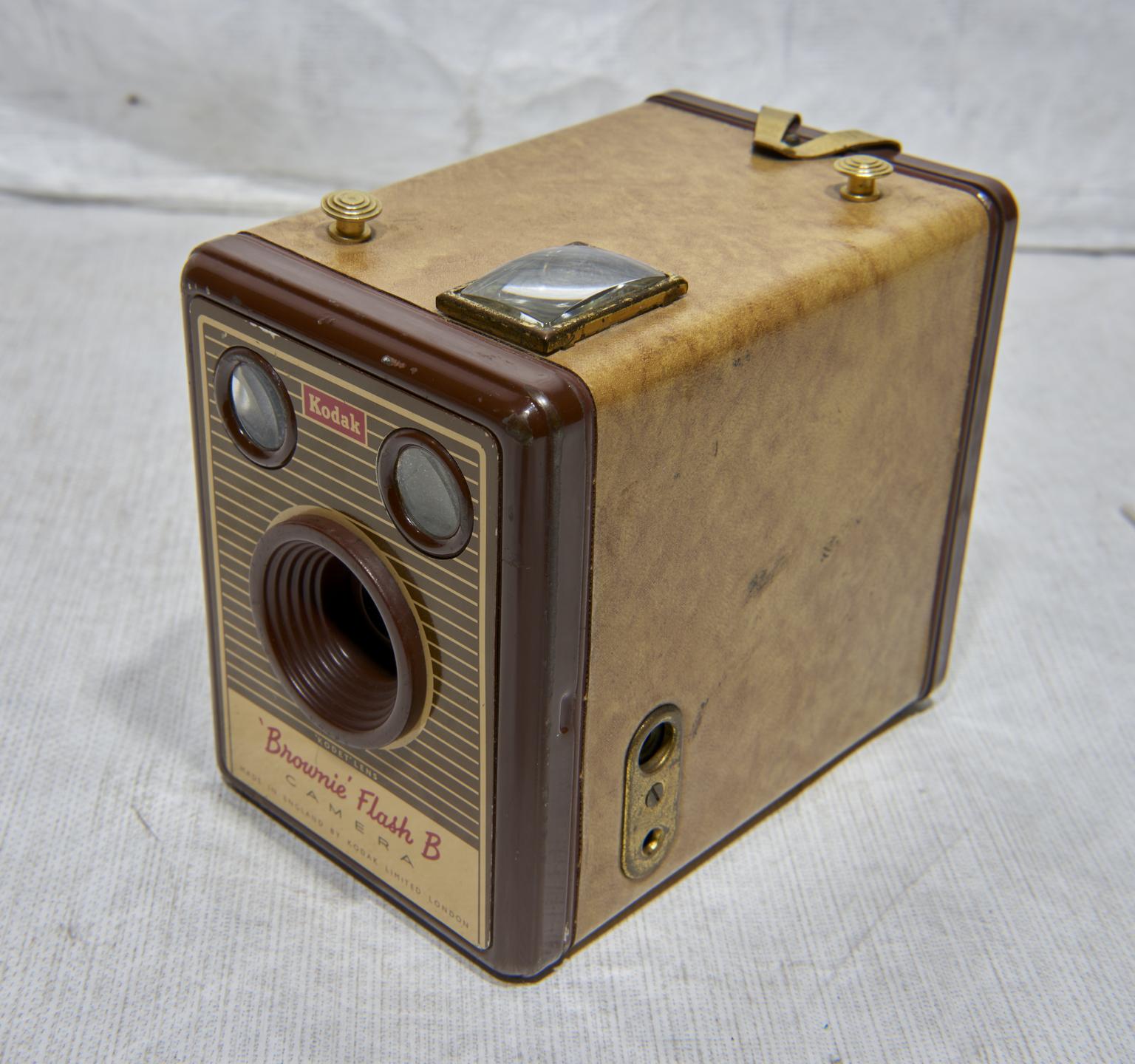Ancien appareil photo Brownie Flash avec étui - Photo, audio & vidéo
