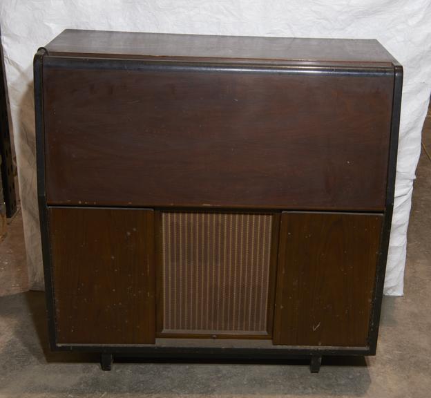 Radiogram- Model 435 Radiogram