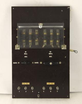 Power distribution fuse panel