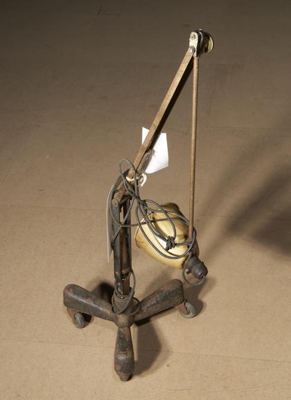 Operator's Lamp with Castors