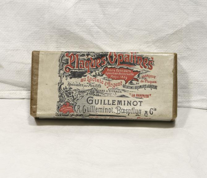 Packet of Guilleminout 'Pacques Opalines' Plates