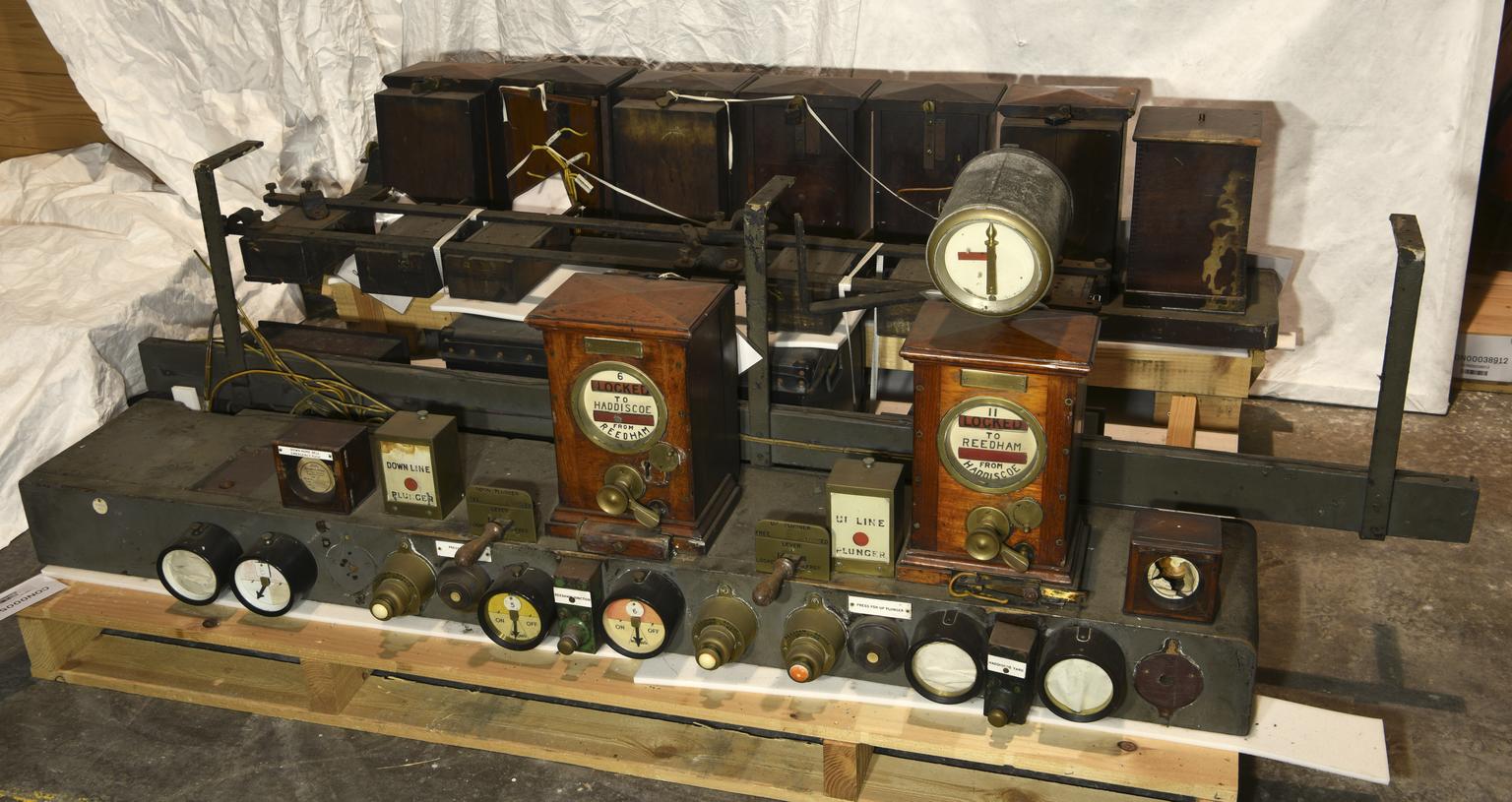 Sykes Signal Block Shelf | Science Museum Group Collection